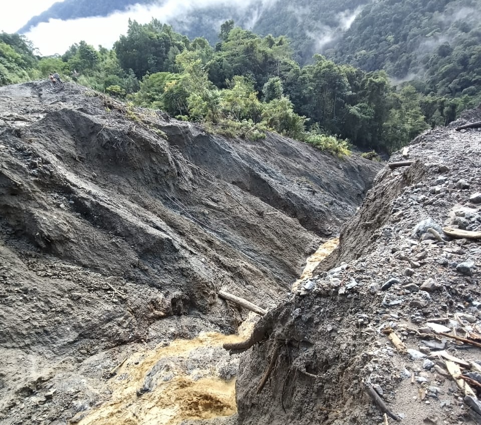 Harus Gerak Cepat! Partai Perindo Desak Pemprov Papua Tengah & 4 Bupati Tangani Longsor di KM 139