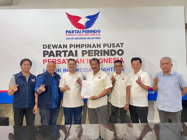 Perindo Serahkan SK Ketua DPW Papua Pegunungan ke John Richard Banua Perindo Serahkan SK Ketua DPW Papua Pegunungan ke John Richard Banua