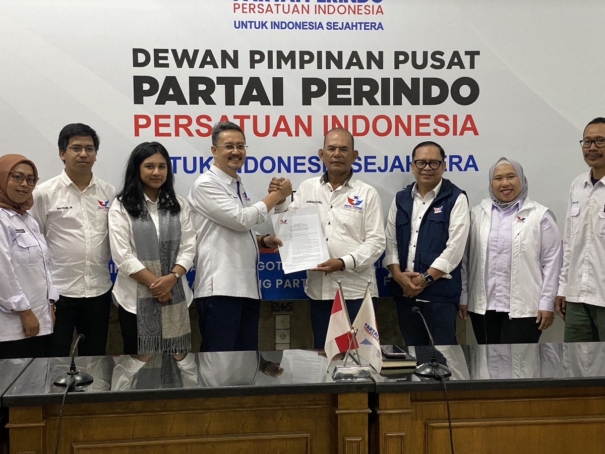 DPP Perindo Serahkan SK Definitif 3 Ketua DPD di Jabar