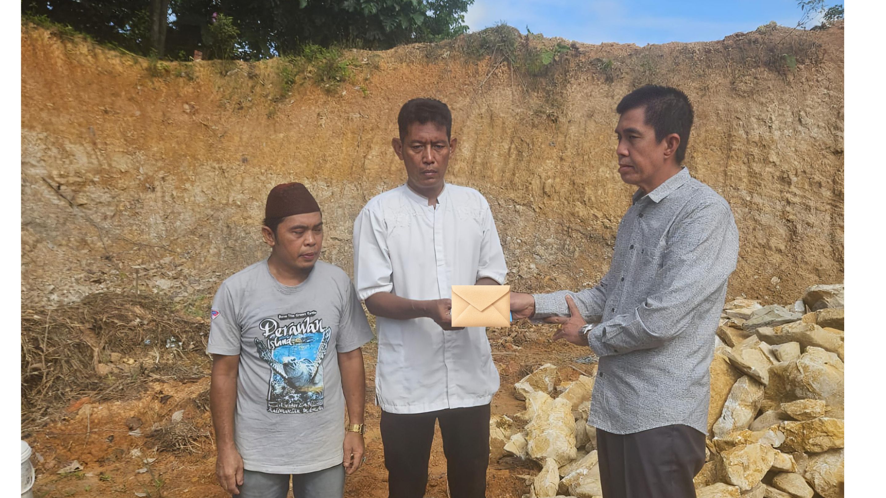 Agus Uriansyah Turun Tangan Bantu Warga Berau Bangun Mushola