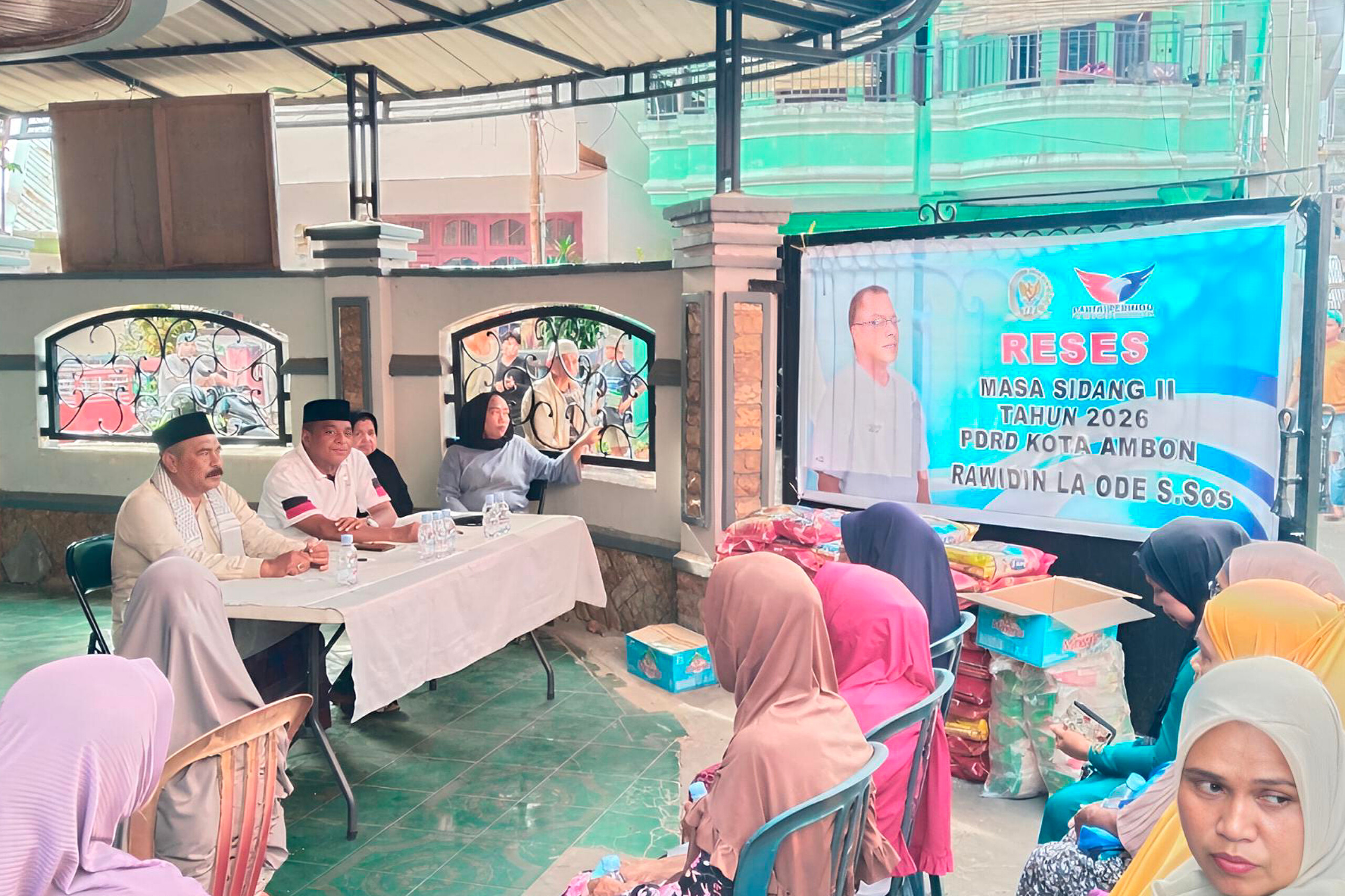 Turun ke Dapil, Rawidin La Ode Bagikan Ratusan Sembako & Serap Aspirasi