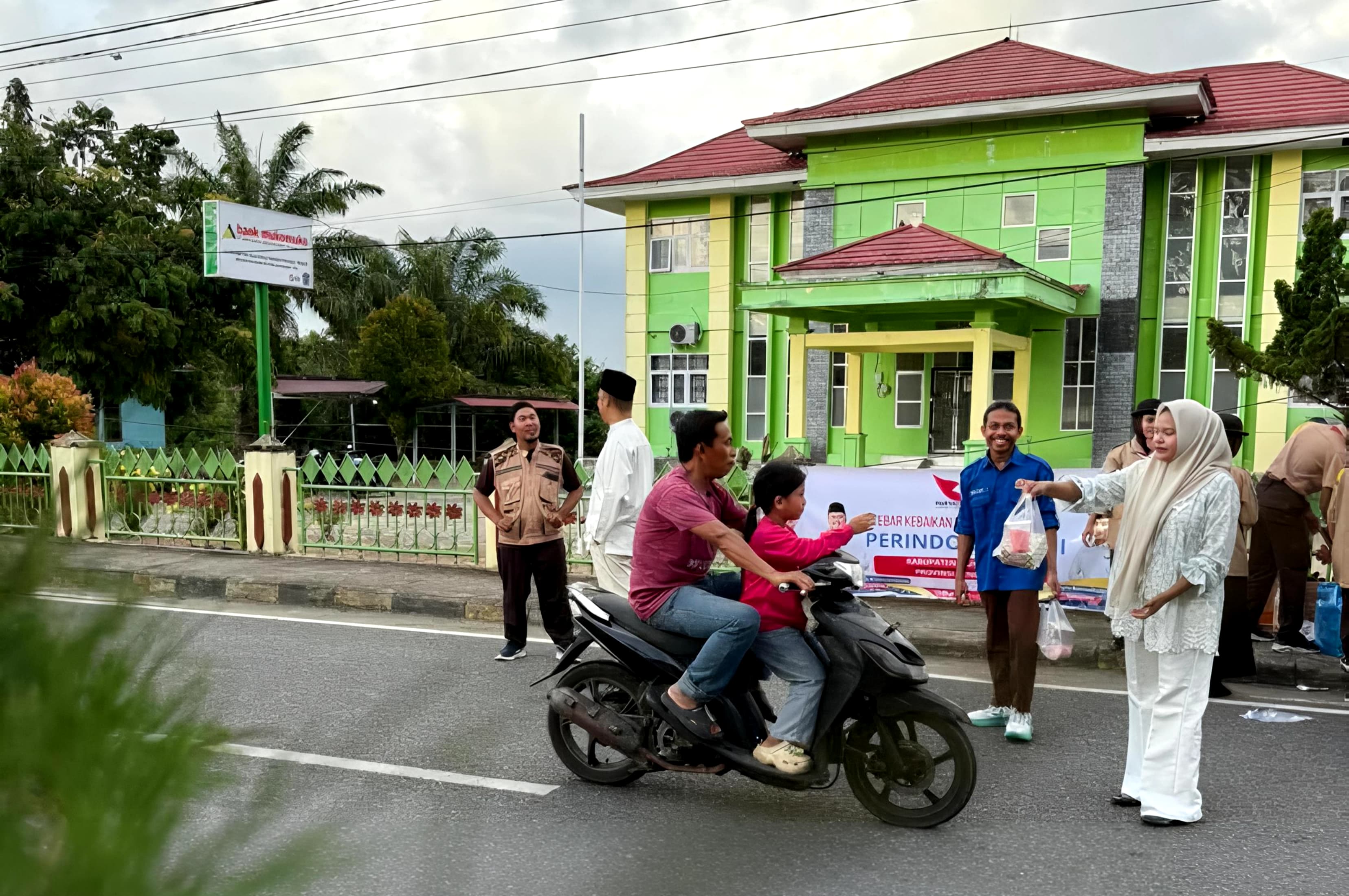 Partai Perindo Gandeng Pramuka, Nyalakan Semangat Berbagi di Mukomuko