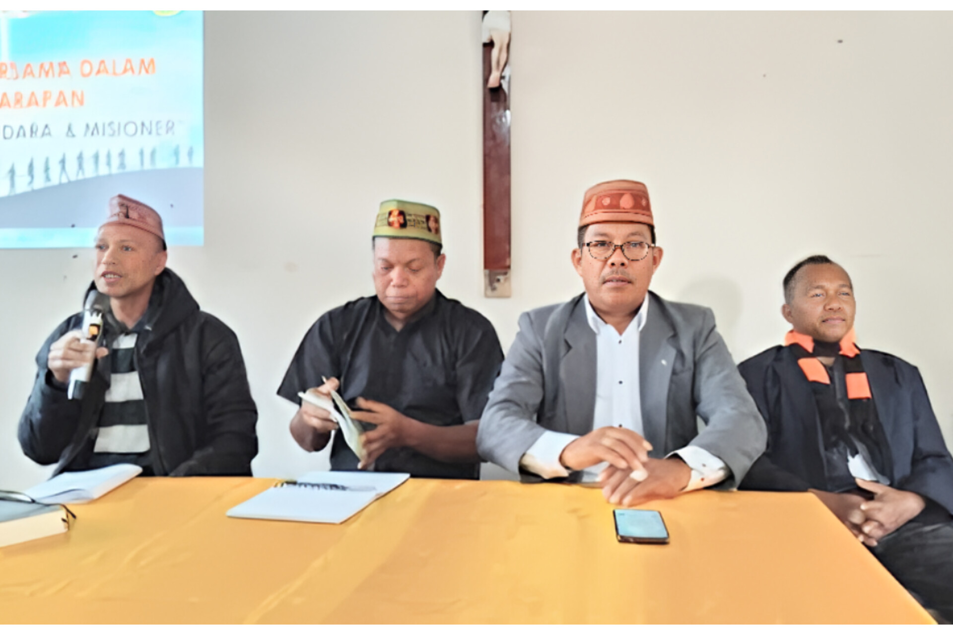 Jalan Rusak hingga Drainase Tersumbat, Warga Manggarai Titip Harapan ke Hima Domi Antonius