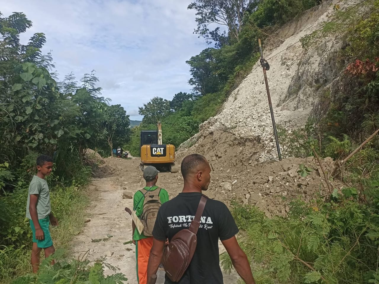 Infrastruktur Terputus, Ary Buraen Turun Tangan dan Dorong Pemda Bergerak Cepat