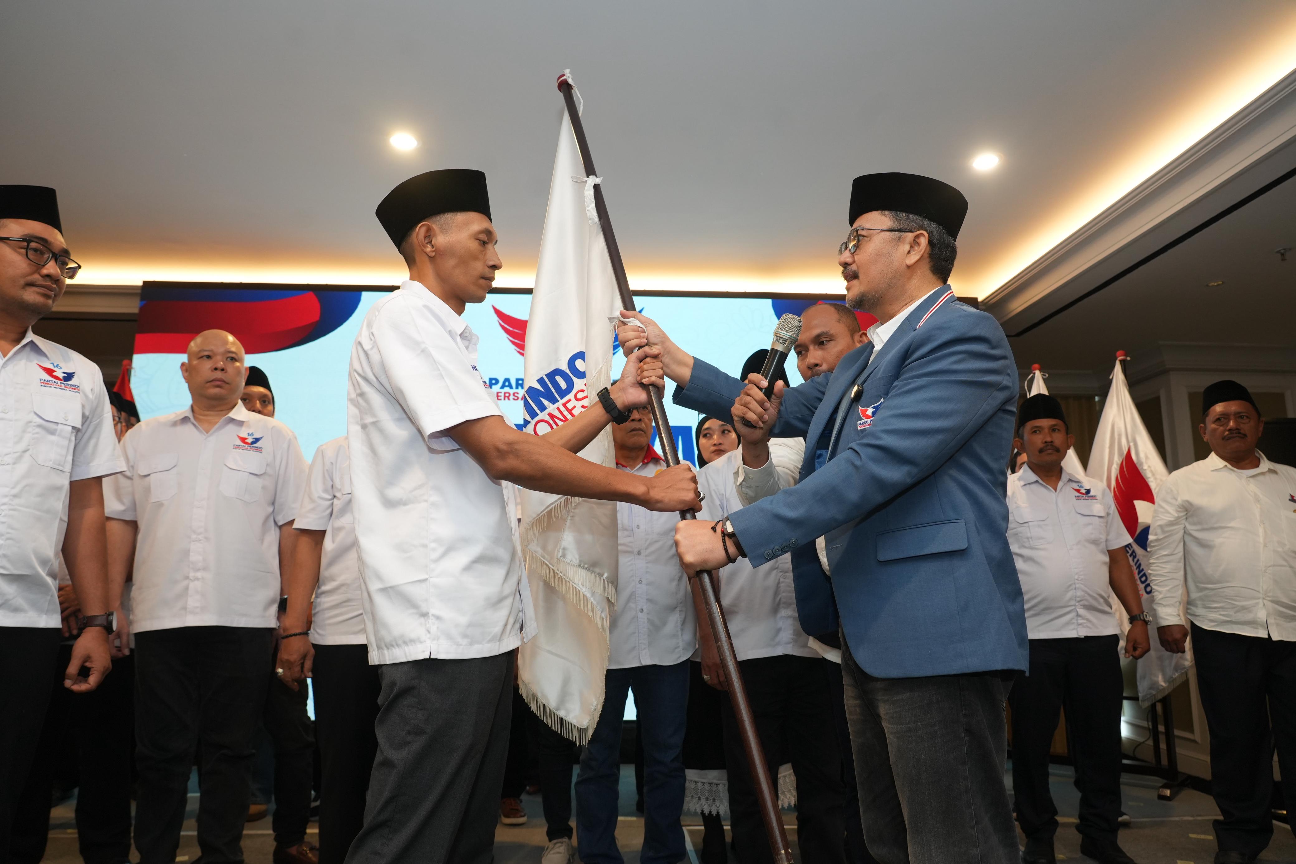 Bidik Basis Santri Jawa Timur, Perindo Resmi Lantik Cak Jaz sebagai Ketua DPW