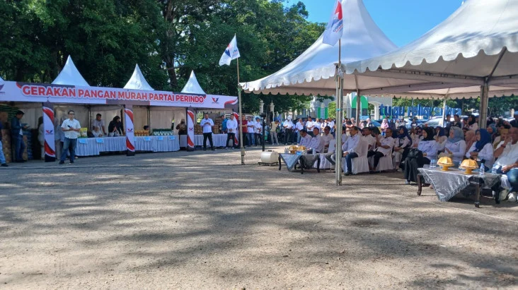 Perindo Gelar Gerakan Pangan Murah di Kendari, Ratusan Warga Antusias Berburu Sembako