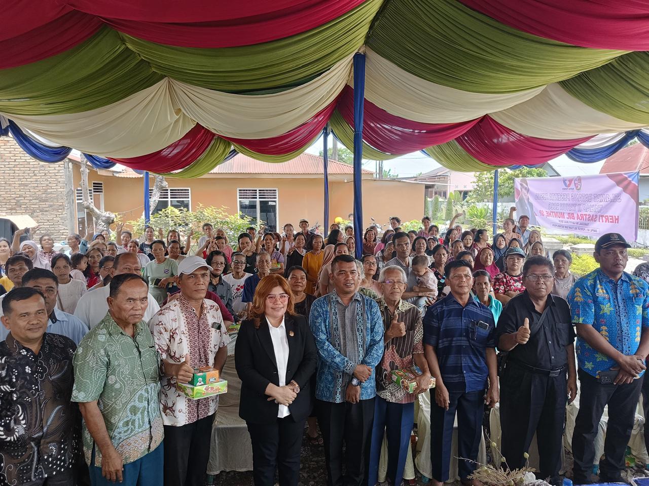 Ringankan Beban Kebutuhan Pokok, Herti Sastra Salurkan 1,2 Ton Sembako dan Dorong UMKM