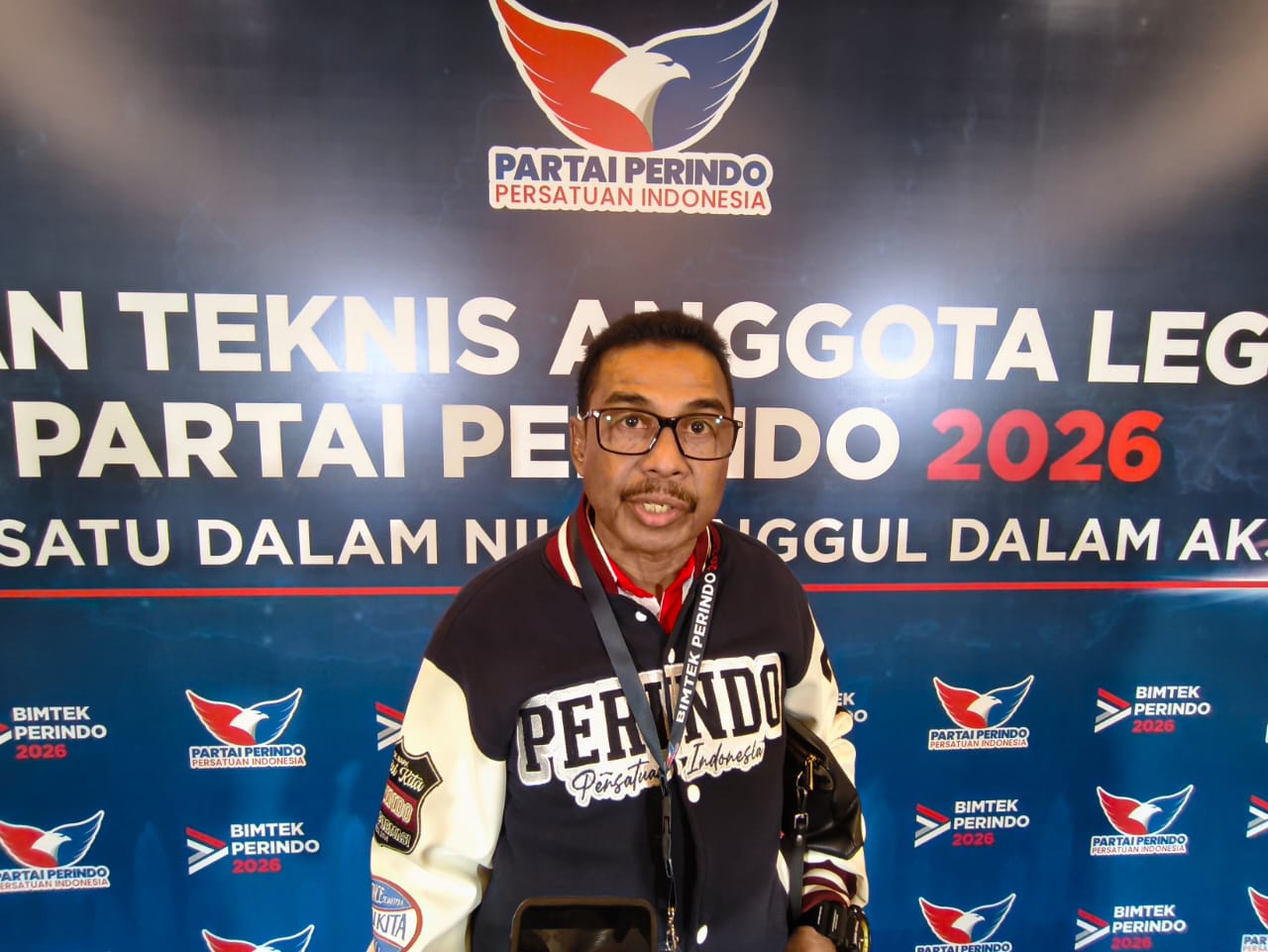 Tak Ingin Anak Putus Sekolah di Tengah Kesulitan Ekonomi, Aleg Perindo Hadir Bantu Belasan Pelajar di Sikka*