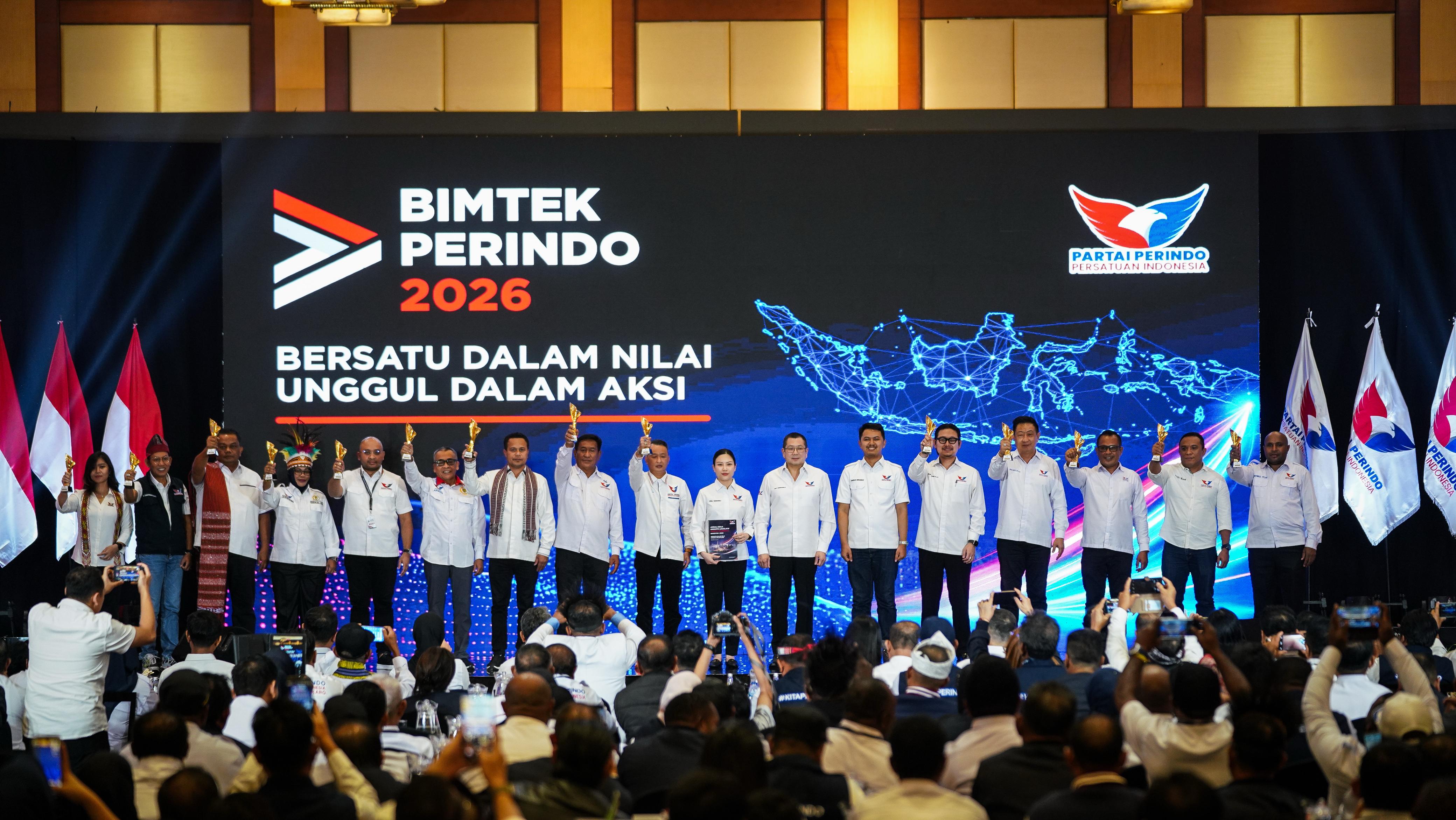 Apresiasi Kerja Nyata, Angela Tanoesoedibjo Beri Penghargaan kepada 14 Legislator Partai Perindo