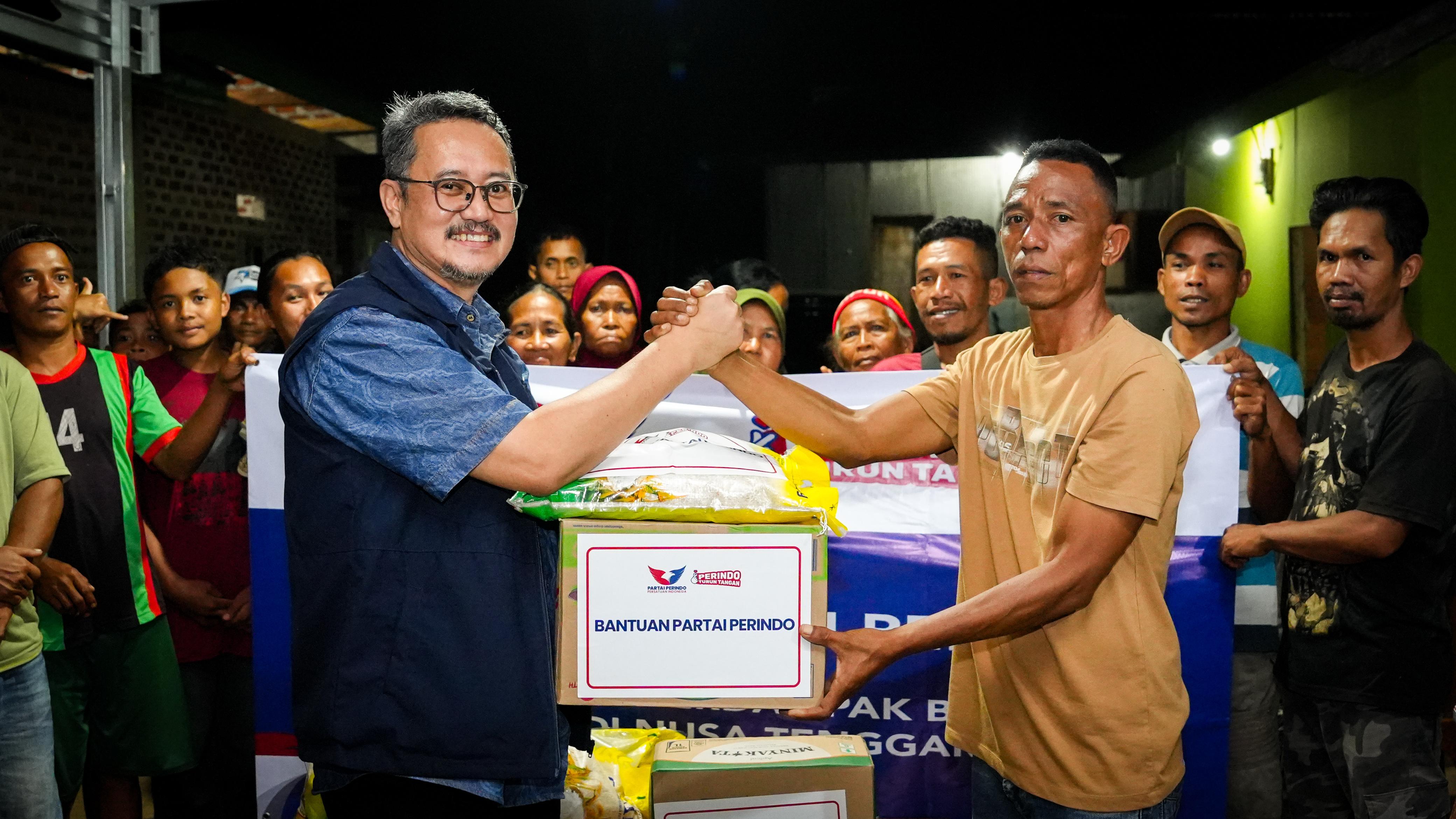 Sekjen Perindo Turun Langsung Penyaluran Bantuan Gempa NTT