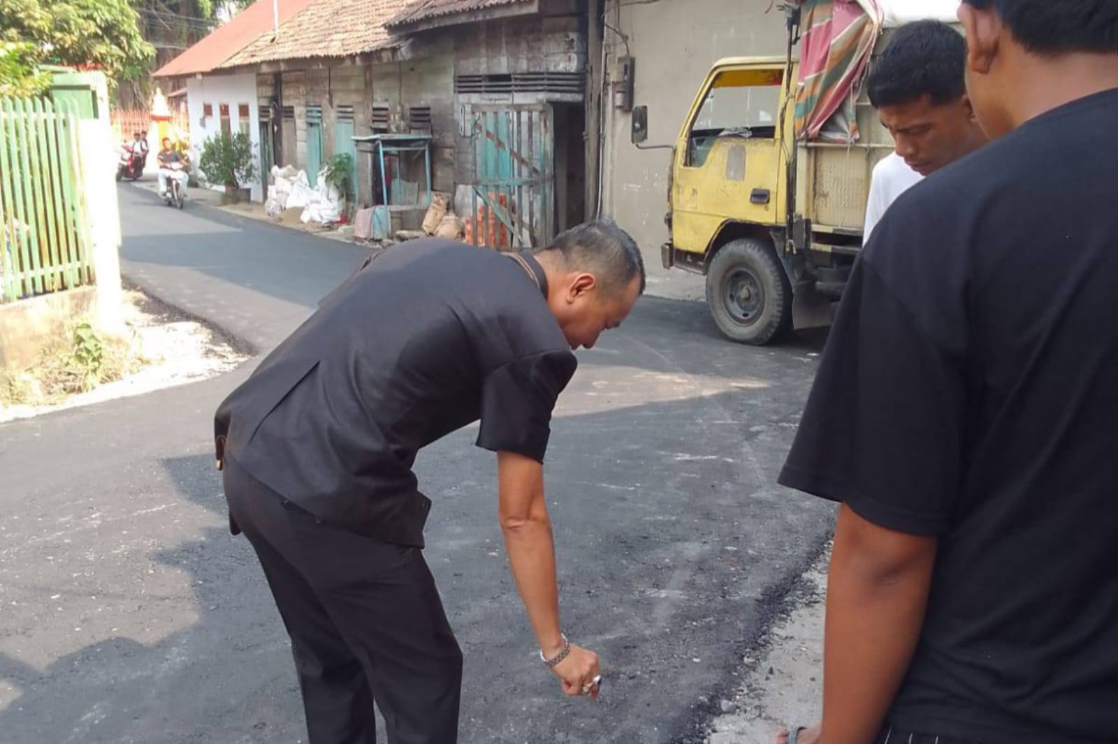 Turun Cek Langsung Pengaspalan Jalan, Efendi Alung Pastikan Aspirasi Warga Jambi Terealisasi