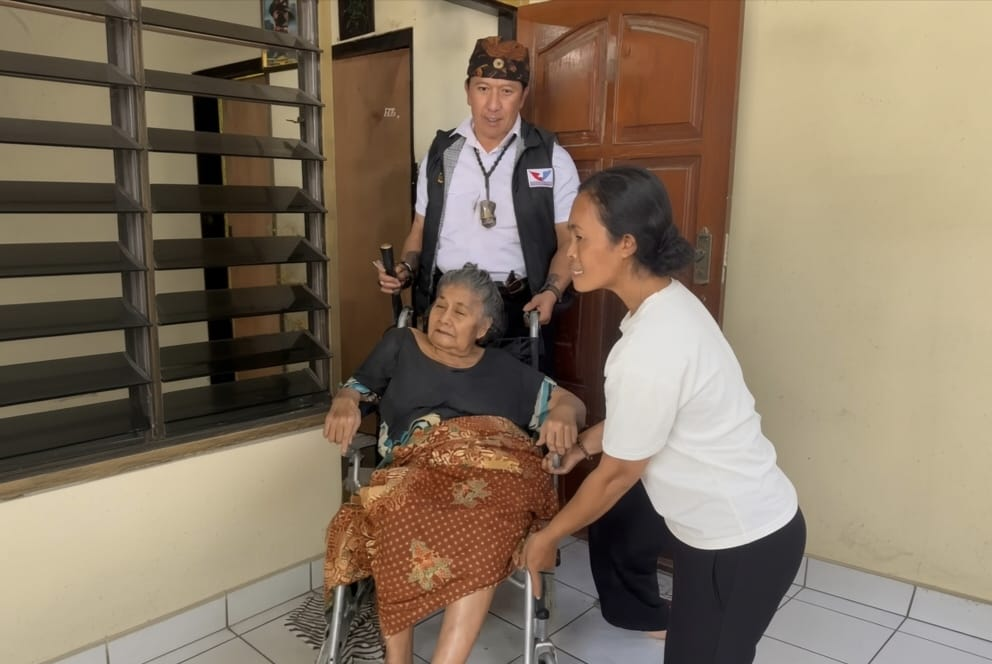 Wujud Karma Baik, Bantuan Kursi Roda Perindo Pulihkan Semangat Hidup Lansia Buleleng