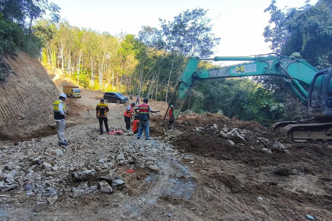 Makmur Marpaung Kawal Pembangunan Jalan Toba-Labura, Konektivitas Baru Ekonomi Sumut