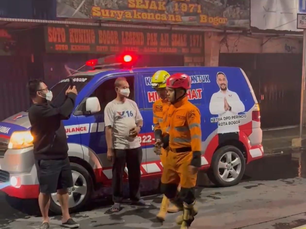 Tiba Pertama di Lokasi Kebakaran Suryakencana, Perindo Bogor Siagakan Ambulans Beri Pertolongan Medis